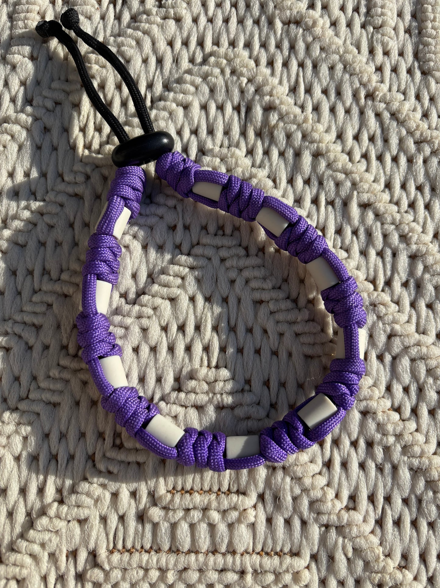 Collier anti-tiques en perles EM