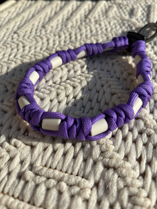 Collier anti-tiques en perles EM